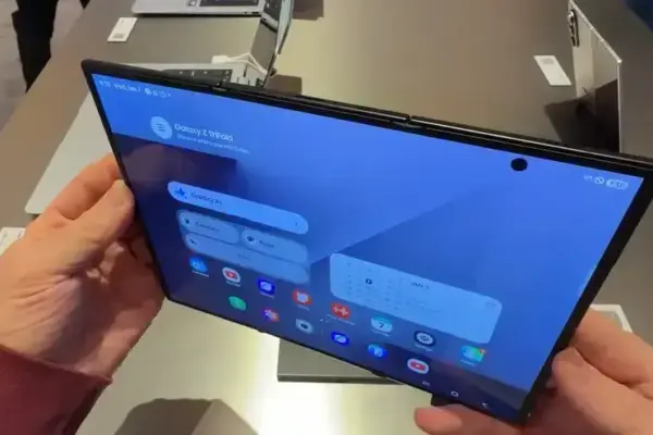 Samsung aposta em celular dobrável com tela ampla de 7,6 polegadas