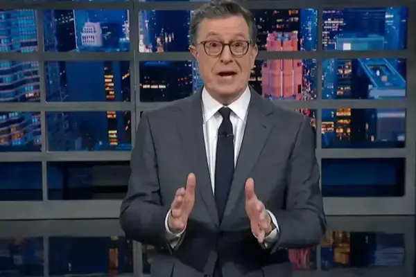 Stephen Colbert critica ex-chefe contra-terrorismo por sua saída neste momento