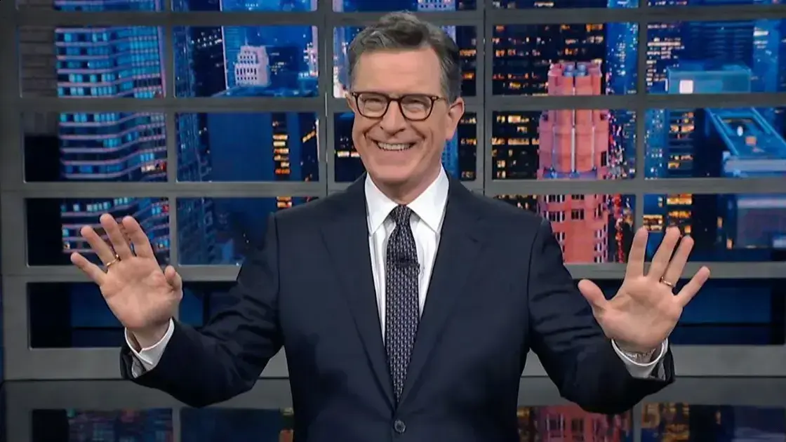Stephen Colbert: Monólogo e o inusitado canto de 'Yes We Can' 1 Stephen Colbert: Monólogo e o inusitado canto de 'Yes We Can'