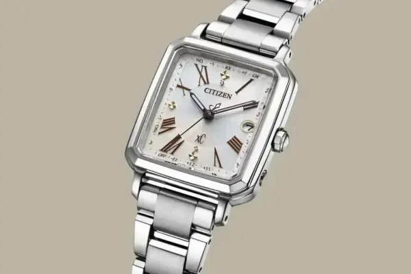 Citizen lança relógio square metálico com pulseiras intercambiáveis no Japão