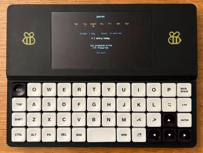 Conheça o Bee Write Back, a máquina de escrever sem distrações