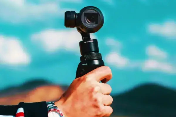 DJI Osmo Pocket 4 traz recursos de nível cinematográfico comparáveis ao iPhone 17 Pro