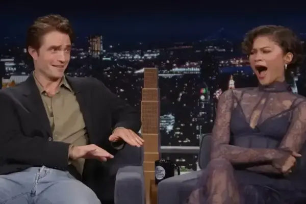 Robert Pattinson Confunde Zendaya e Jimmy Fallon ao Dizer que Cheira a Giz de Cera