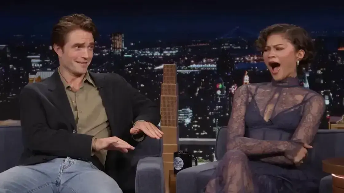 Robert Pattinson Confunde Zendaya e Jimmy Fallon ao Dizer que Cheira a Giz de Cera