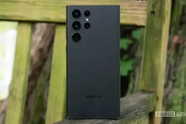 Samsung Galaxy S22 Ultra é travado por empresa misteriosa após reinicialização