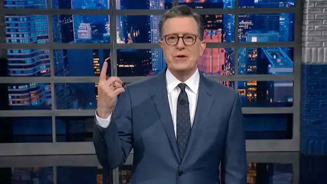 Stephen Colbert faz brincadeira com Karoline Leavitt após foto polêmica 1 Stephen Colbert faz brincadeira com Karoline Leavitt após foto polêmica