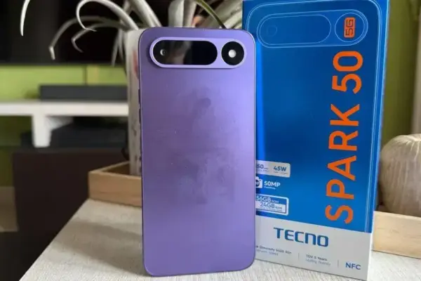 TECNO Spark 50 5G: design impressionante e bateria que dura dias