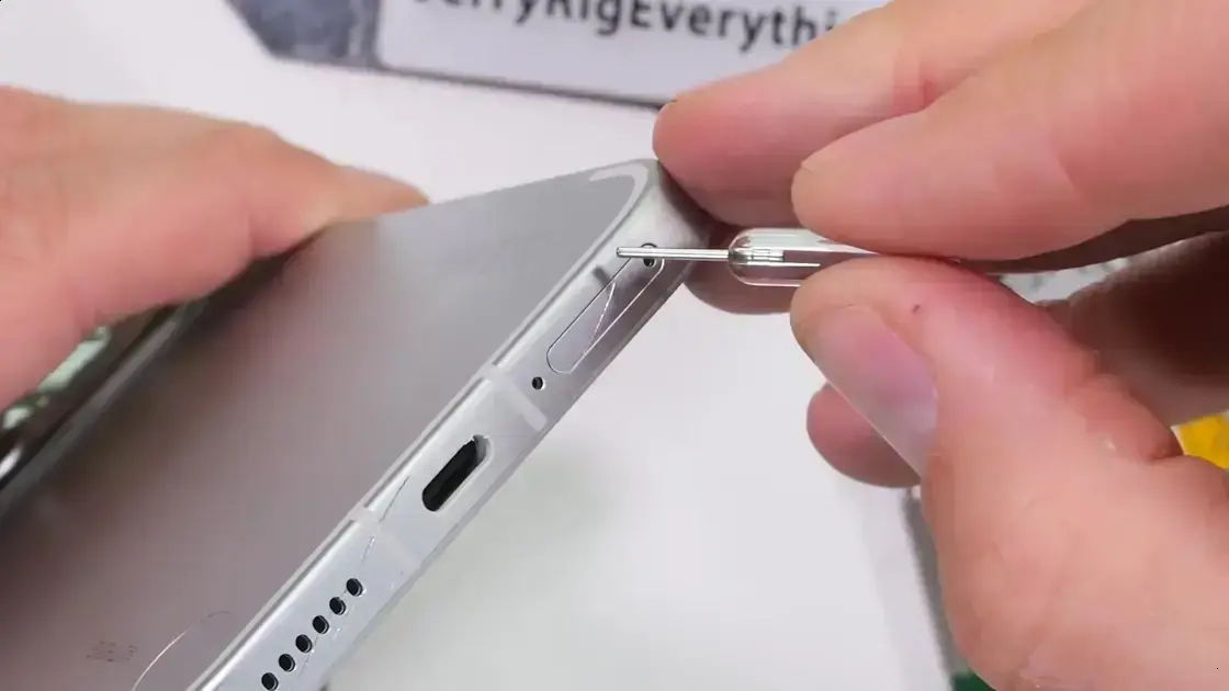 Teste de durabilidade do Nothing Phone 4a Pro: um smartphone resistente? 1 Teste de durabilidade do Nothing Phone 4a Pro: um smartphone resistente?