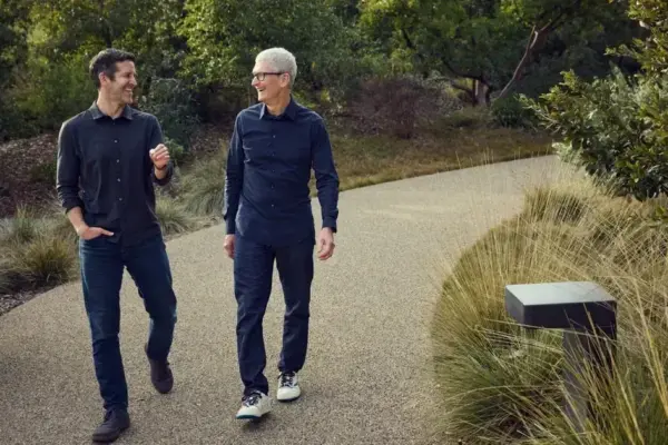 Tim Cook anuncia saída e indica John Ternus como seu sucessor na Apple
