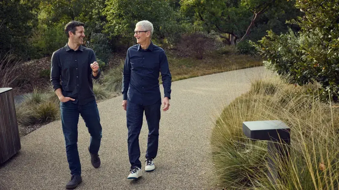 Tim Cook anuncia saída e indica John Ternus como seu sucessor na Apple