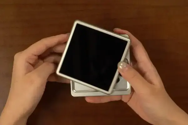 Anbernic RG Rotate: Console portátil com tela flip-out chega a partir de $88
