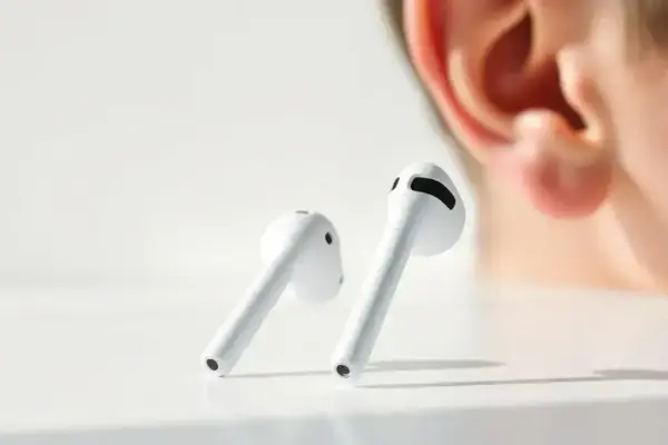 Apple prepara AirPods com câmera para revolucionar a percepção visual em 2026