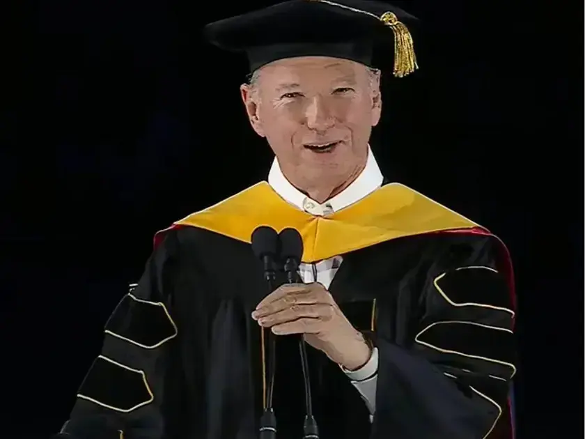 Ex-CEO do Google é vaiado na Universidade do Arizona por comentários sobre IA 1 Ex-CEO do Google é vaiado na Universidade do Arizona por comentários sobre IA