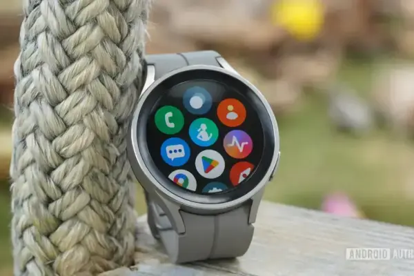 Google Contacts para Wear OS ganha nova interface com foco em fotos