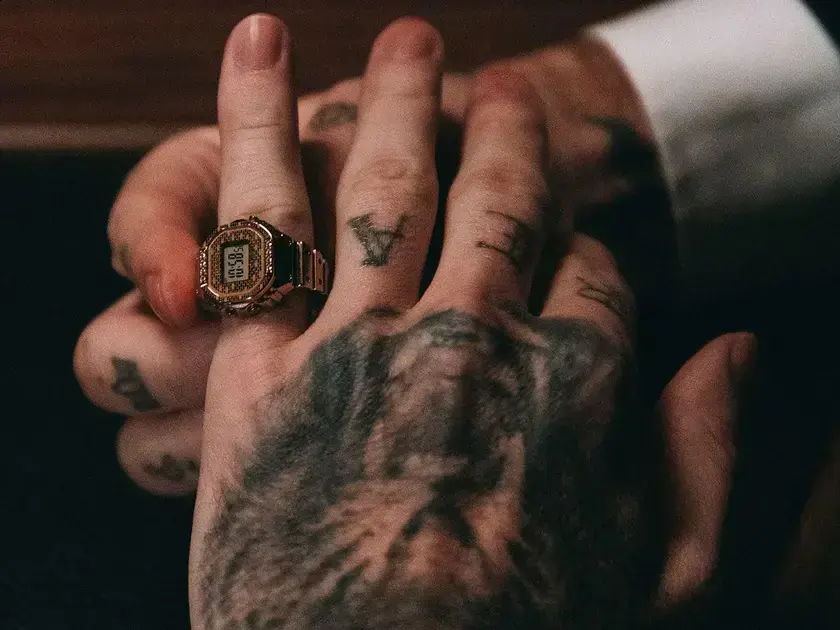 Novo Casio Ring Watch com design dourado e colaboração de J Balvin chega aos EUA 1 Novo Casio Ring Watch com design dourado e colaboração de J Balvin chega aos EUA