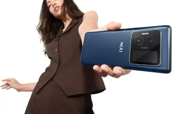 Nuu B40 5G: Smartphone 5G acessível com tela secundária AMOLED