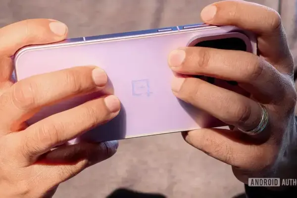 OnePlus 15 desaparece das lojas físicas Best Buy nos EUA, gerando dúvidas