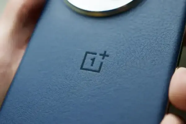 OnePlus pausa atualização OxygenOS 16 por problemas em reinícios anormais