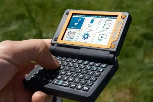 Orion PDA: Computador de bolso com teclado, tela solar e crowdfunding