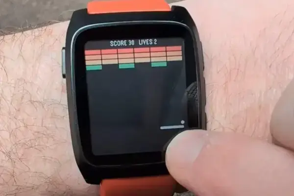 Pebble Time 2 ganha suporte a apps touchscreen; Pixel 11 básico pode ter menos RAM