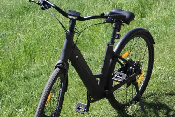 Urtopia Carbon 1 ST: E-bike inteligente com recursos impressionantes e algumas limitações