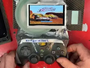 YouTuber cria PS2 portátil 'Frankenstein' com bateria que supera Steam Deck