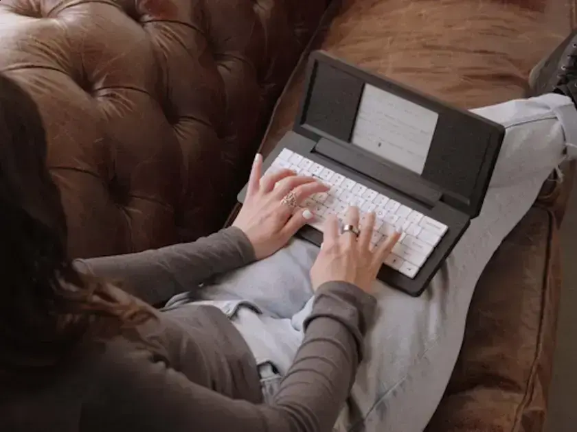 Zerowriter Fold: a revolucionária máquina de escrever digital com e-ink e bateria longa