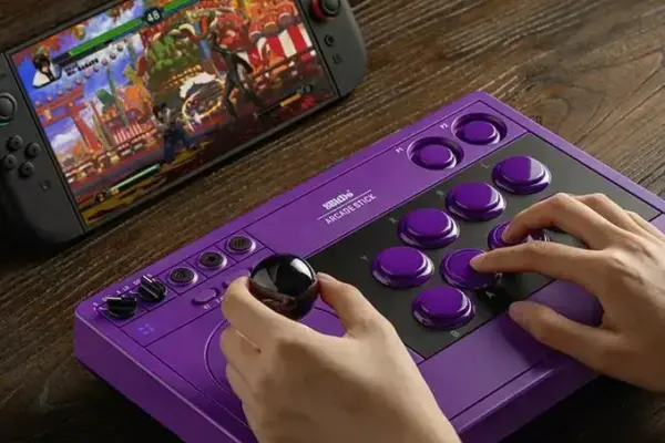 8BitDo lança versão roxa renovada do clássico Arcade Stick após 5 anos