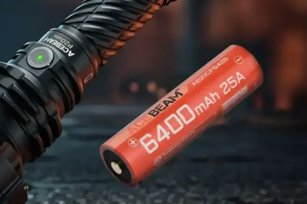 Acebeam lança bateria 21700 de 6.400mAh com carregamento USB-C integrado