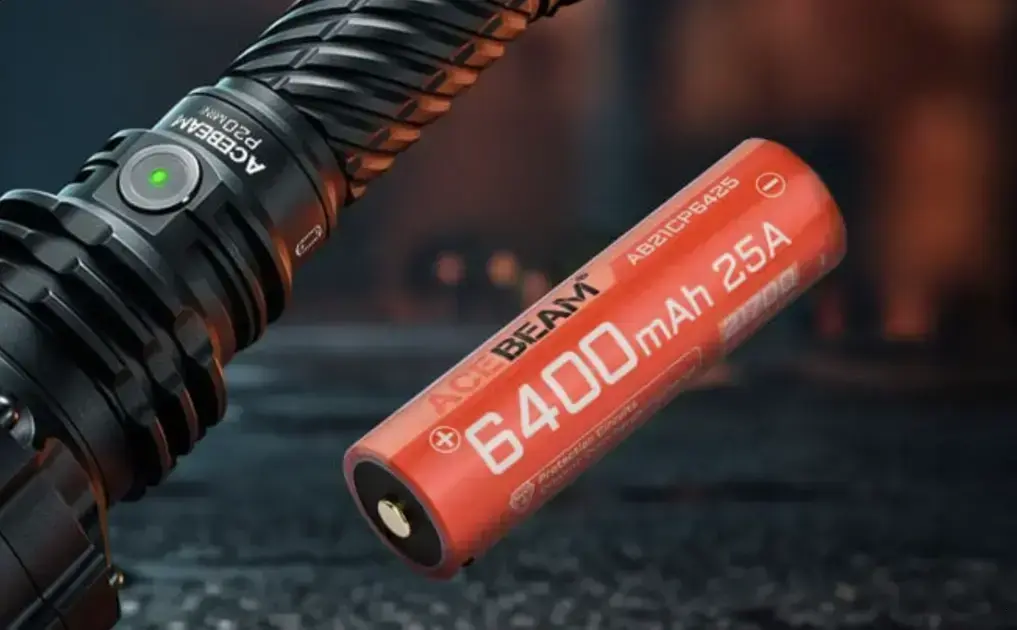 Acebeam lança bateria 21700 de 6.400mAh com carregamento USB-C integrado