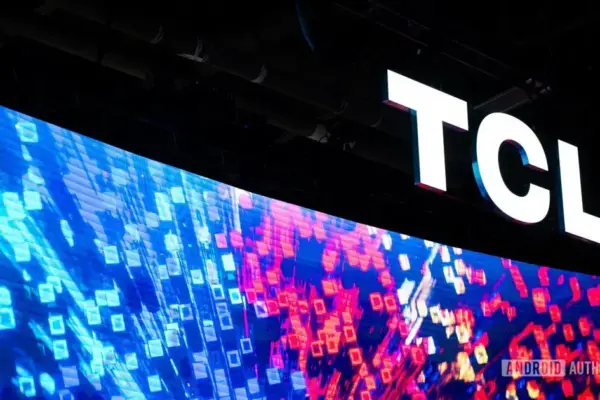 Controles de voz Gemini chegam para TVs TCL e prometem ajustes automáticos de áudio e imagem