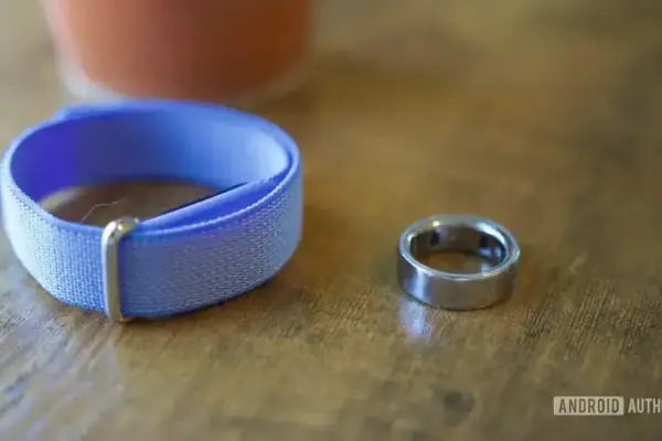 Fitbit Air domina votação, mas Google smart ring ainda ganha espaço entre fãs
