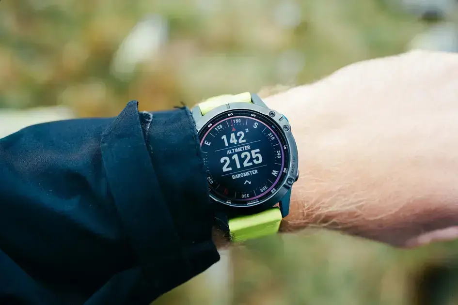Garmin custa caro por recursos de emergência via satélite, Apple oferece mais vantagens