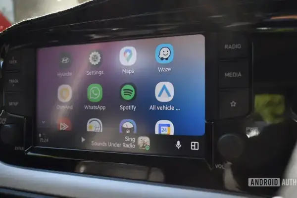 Google corrige falha que impedia chamadas pelo Android Auto com Gemini