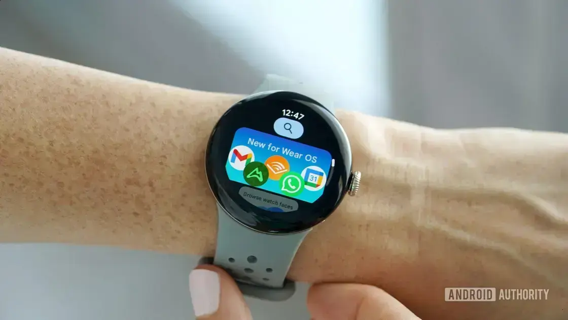 Google resolve problema que travava a Play Store no Pixel Watch 1 Google resolve problema que travava a Play Store no Pixel Watch