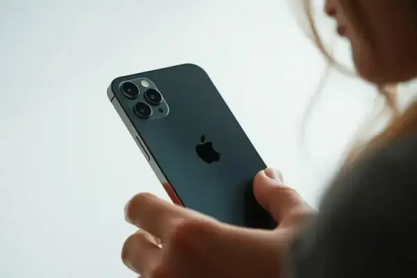 iOS 27 chega com Siri AI e avanços em Apple Intelligence para iPhones