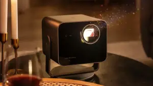 Leica surpreende com projetor 4K compacto e preço mais acessível