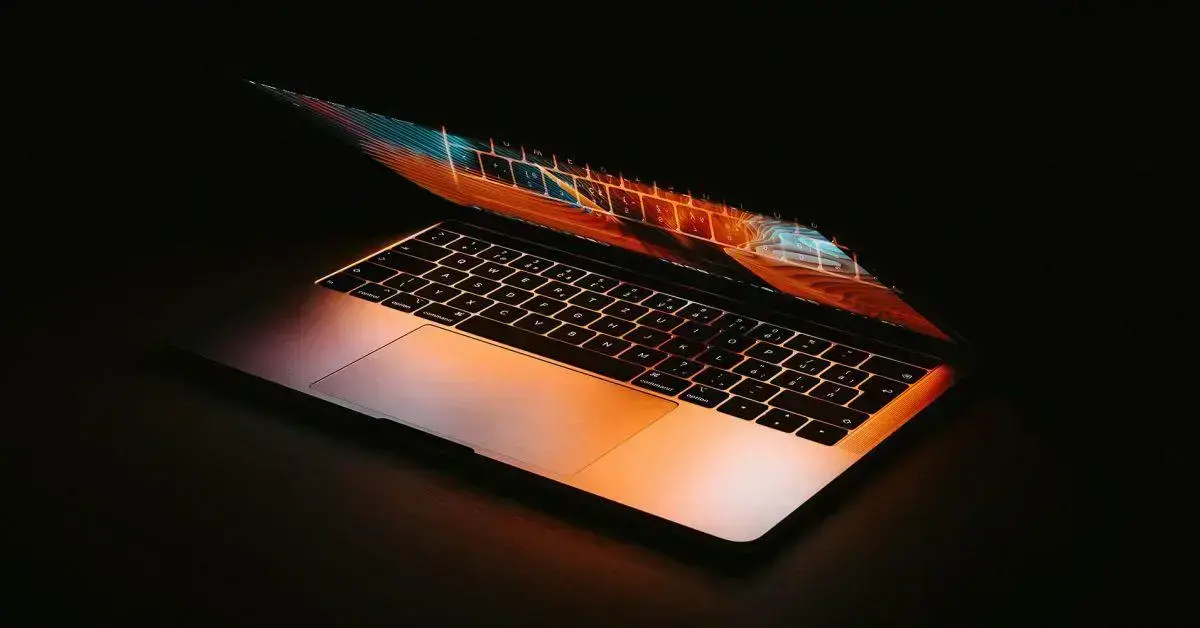 MacBook Ultra e novo MacBook Pro chegam neste outono com chips M5 e M6