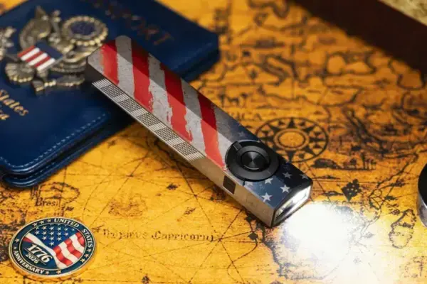 Olight lança lanterna ArkPro Stars & Stripes para o 250º aniversário dos EUA