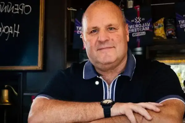 Riot Games inaugura pub em Londres com Big John para Valorant Masters
