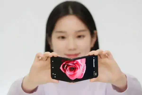 Samsung planeja lançar smartphone rollable em 2028 com display OLED inovador