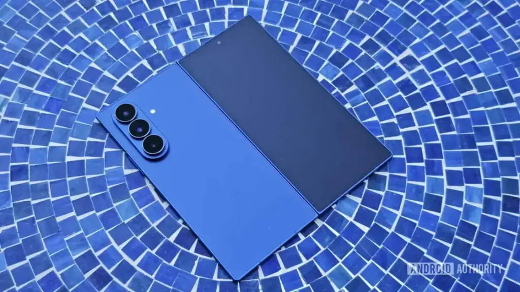 Samsung poderá lançar capa Carbon Standing para Galaxy Z Fold 8 com design em fibra de carbono