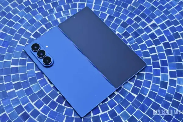 Samsung poderá lançar capa Carbon Standing para Galaxy Z Fold 8 com design em fibra de carbono