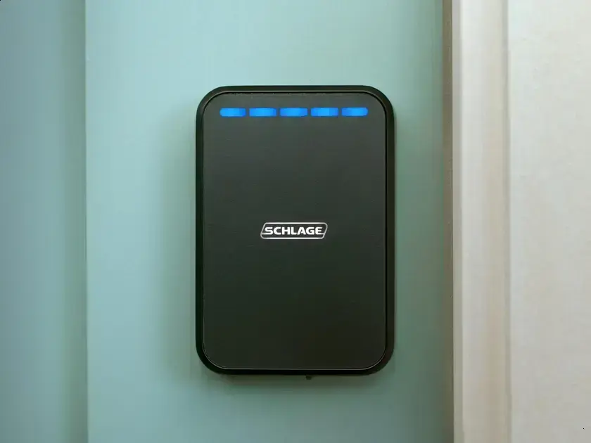 Schlage Sense Pro: Tranca inteligente com Matter e UWB chega por $399