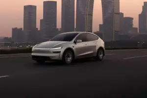 Tesla e Apple: CarPlay limitado deve chegar para iPhones em seus carros
