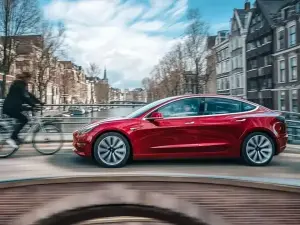 Tesla esclarece acidente fatal e descarta culpa do Full Self-Driving