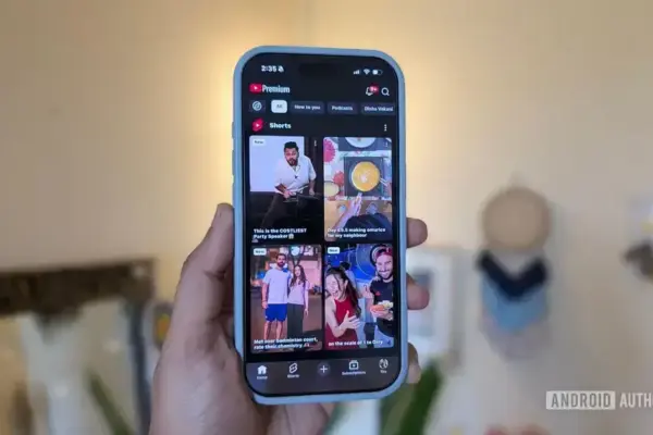 YouTube Shorts simplifica a experiência com modo claro e reprodução dupla