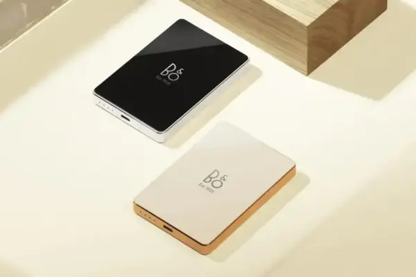 Bang & Olufsen lança power bank premium com carregamento Qi2 e design sofisticado