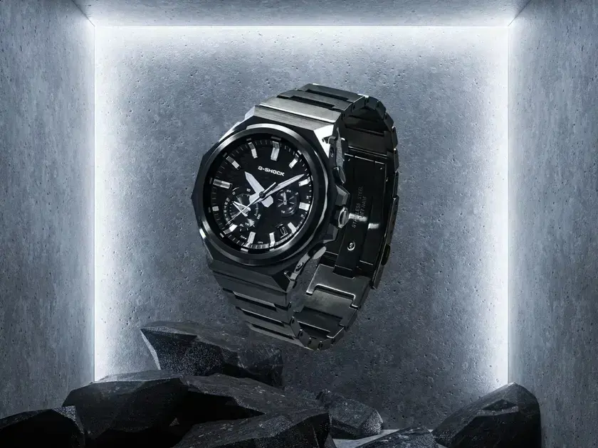 Casio lança no Brasil seus relógios G-Steel GST-B1000BD com design minimalista e preto