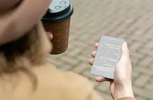 Conheça o Xteink X4 Pro: eReader compacto com tela 4.3” touchscreen por $99